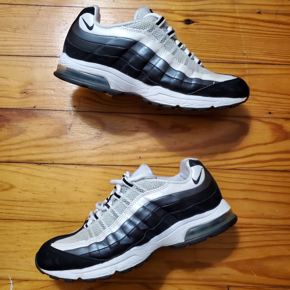 EUC Rare Retro Womens Nike Air Max Sneakers